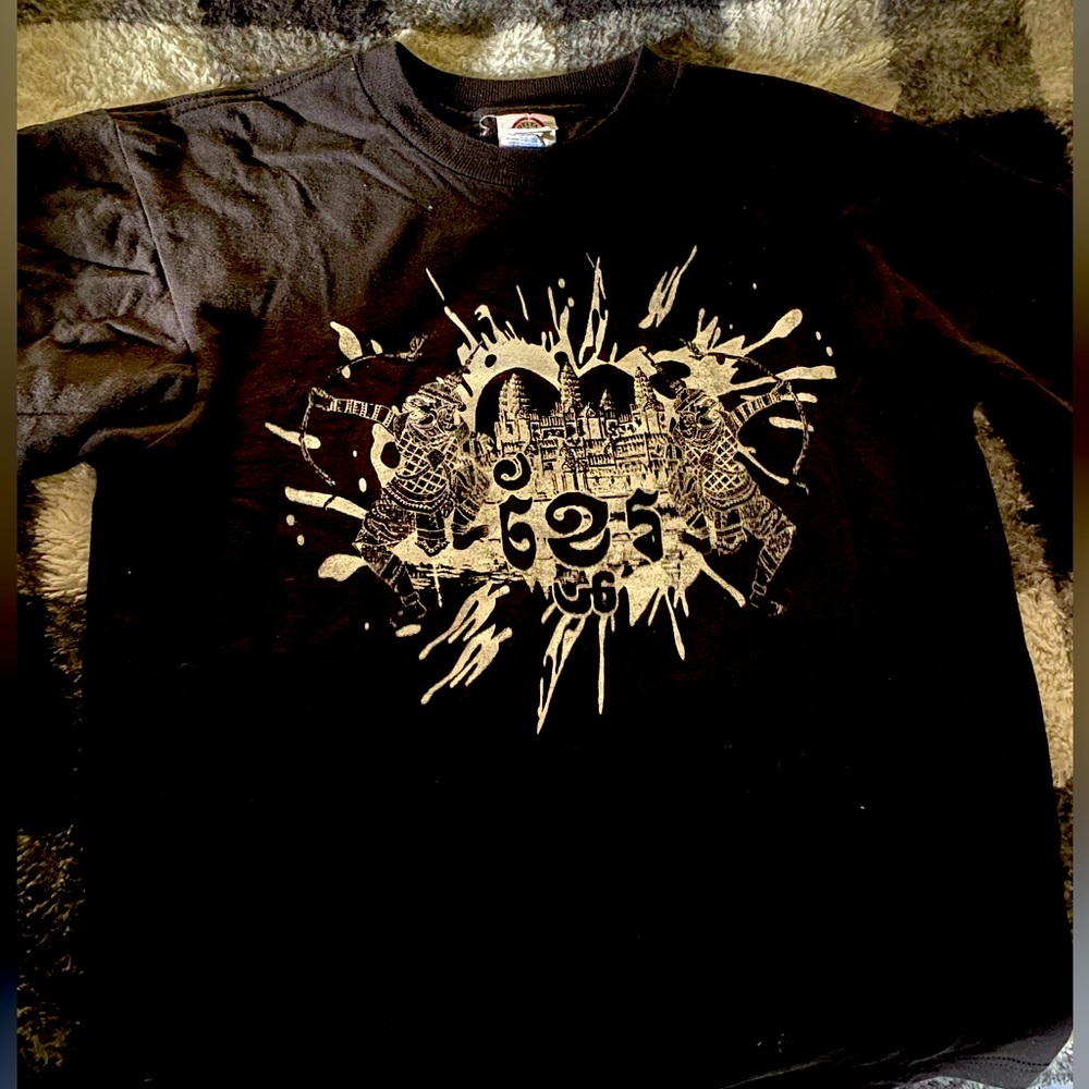 BLACK T-SHIRT